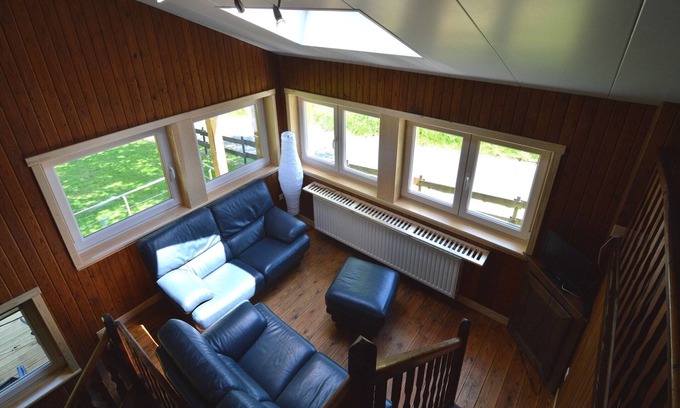 Hatrival Cottage | Welcoming Cottage in Hatrival with Terrace