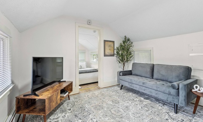 Battle Creek Apartment | Welcoming Studio Apartment Just Steps Away From Historic Downtown Battle Creek