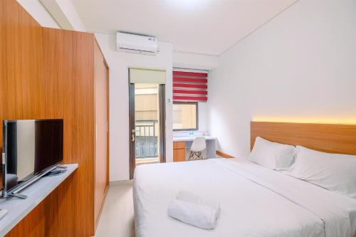 Depok Apartment | Well Furnished Studio at Transpark Cibubur Apartment By Travelio