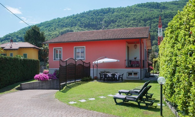 Cannobio House | Well-kept 5-room house with sun terrace and large solarium