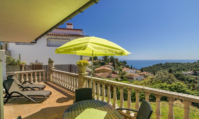 Canyelles House | Well-kept house with wonderful sea views and communal pool