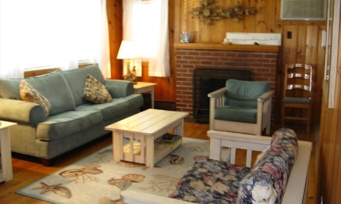 Harvey Cedars Apartment | Well maintained first floor duplex close to the ocean and bay beach in Harvey Cedars.