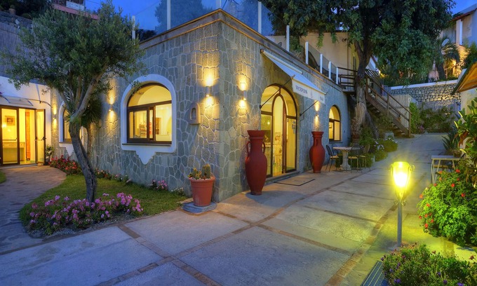 Forio Bed & Breakfast | Wellness and relaxing time in Ischia per 16 people