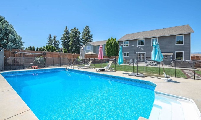 Monitor House | Wenatchee Stay w/ Pool & Hot Tub