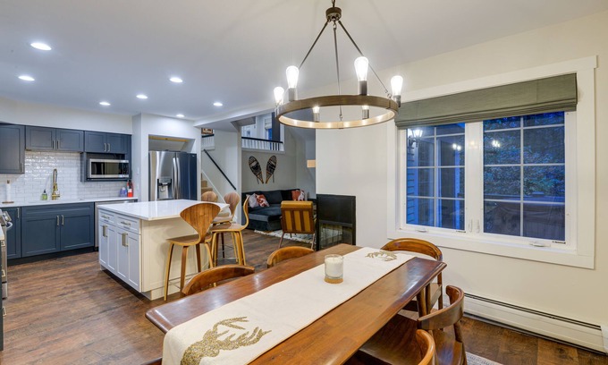 West Dover House | West Dover Abode w/Hot Tub ~ 2 Mi to Mount Snow!