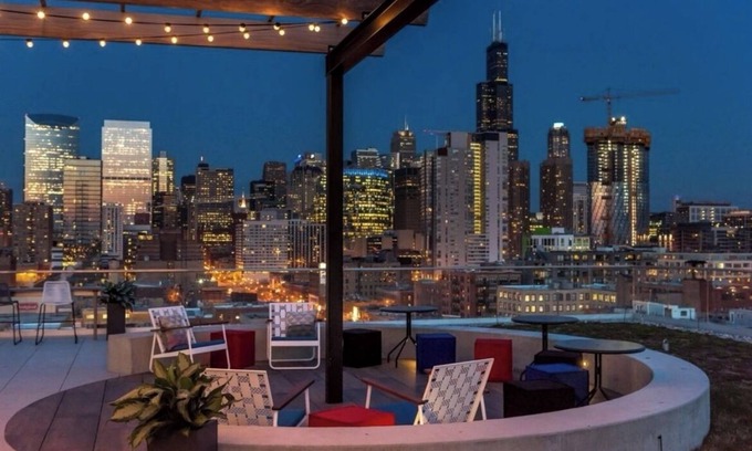 West Loop Apartment | West Loop Oasis