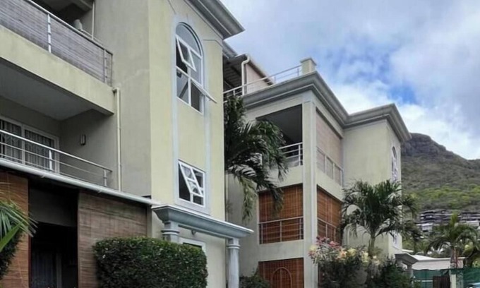 La Mivoie Apartment | West Riviera - nCentrally Located Apartment close to the beach with breakfast.