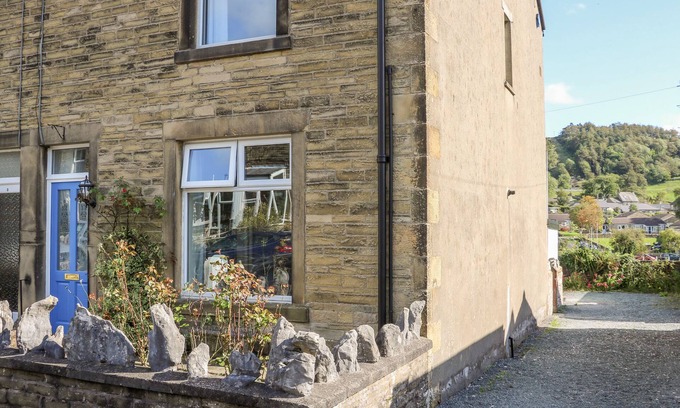 Giggleswick Cottage | WEST VIEW COTTAGE, family friendly, with a garden in Settle