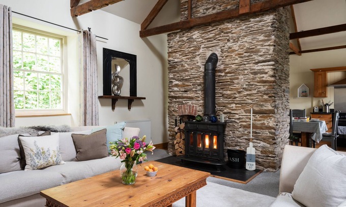 Kingsbridge Cottage | West Wing - a cottage that sleeps 6 guests in 3 bedrooms