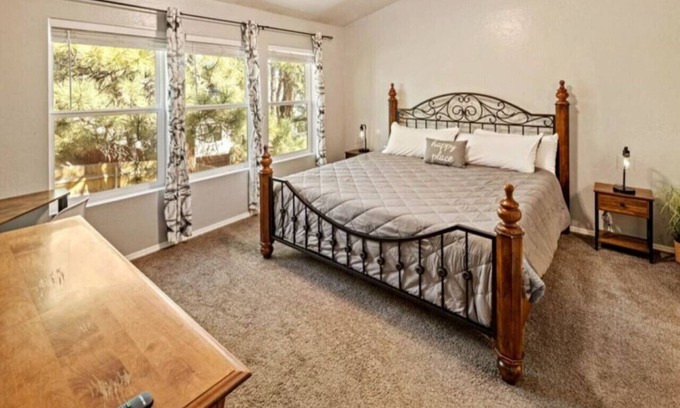 Ponderosa Trails House | Weston 1 bed - King Memory Foam