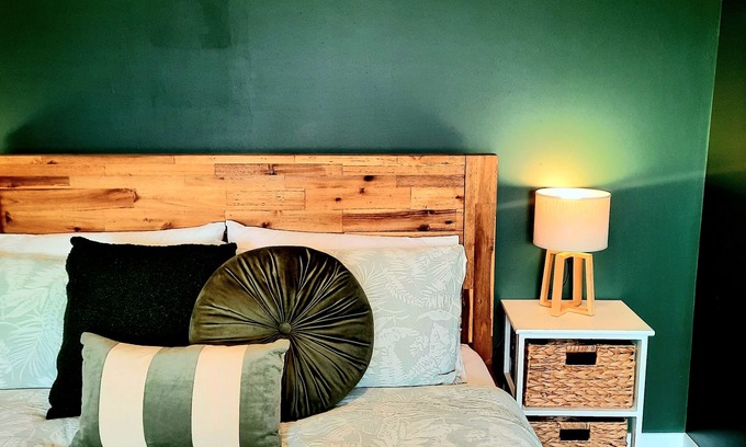 Motueka Bed & Breakfast | Whakatā Place - Peaceful, Chic, Central Retreat Near Beaches, Parks & Adventure!