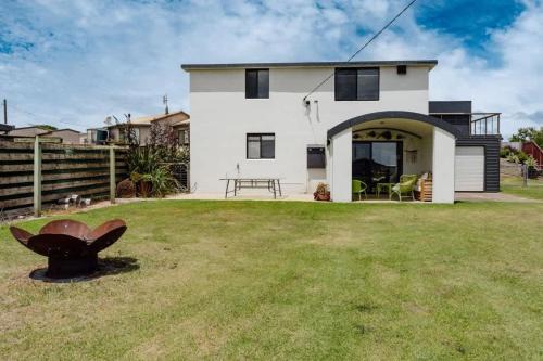Peterborough House | Whale Rock Beach House - GOR