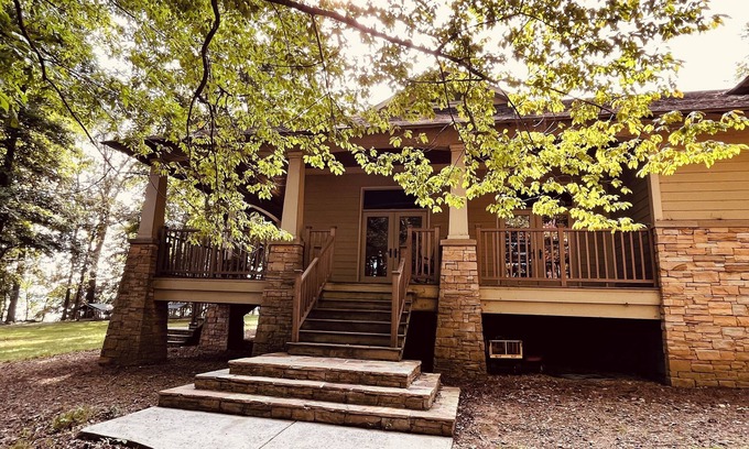 Athens House | Wheeler Lake Retreat with private dock