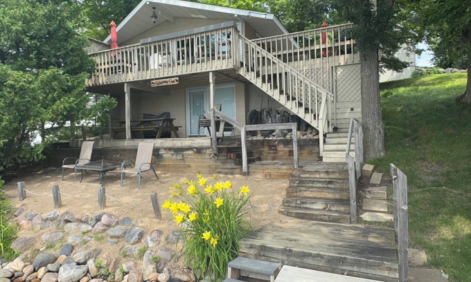 South Haven Cabin | Whispering Oaks on West Lake Sylvia