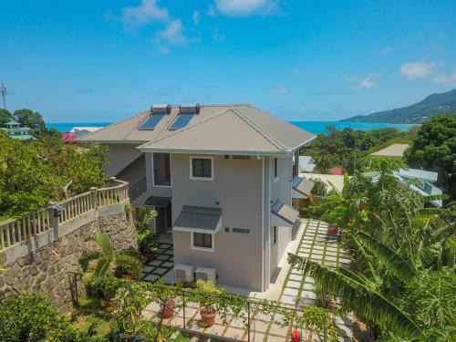 Beau Vallon Apartment | Whispering Palms