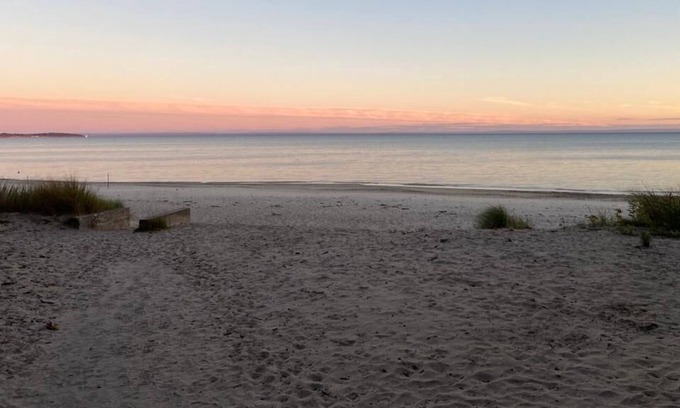 Port Colborne Cottage | Whispering Willows Cottage - 5 Min Walk from Cedar Bay Beach!