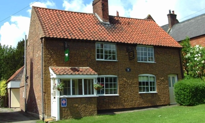 Kneesall House | White Horse Cottage with Sauna