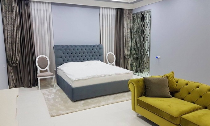 Kentron House | White House - a blend of luxury and comfort/Located 1.6 km from Republic Square