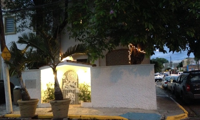 Parque House | White House by the Beach, one block from ocean park beach within gated community