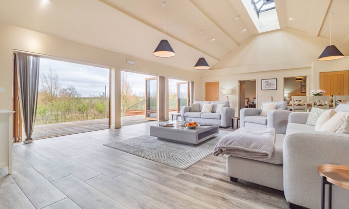 Halesworth House | White House Lodges - Napier
