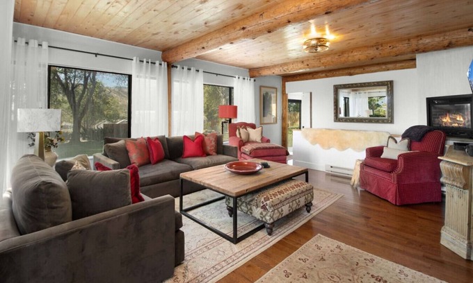 Glenwood Springs House | White Moon Ranch with Panorama River Views