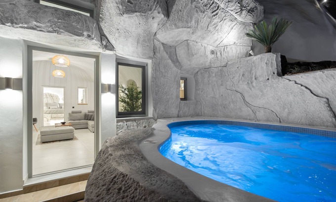 Karterados Villa | White occhio villa Santorini