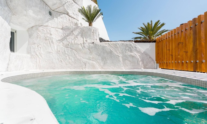 Karterados Villa | White occhio villa Santorini