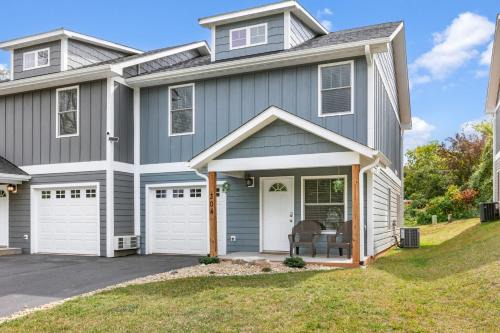 Asheville House | White Pine Red Bud Buyout by AvantStay 2 Home Buyout Sleeps 16