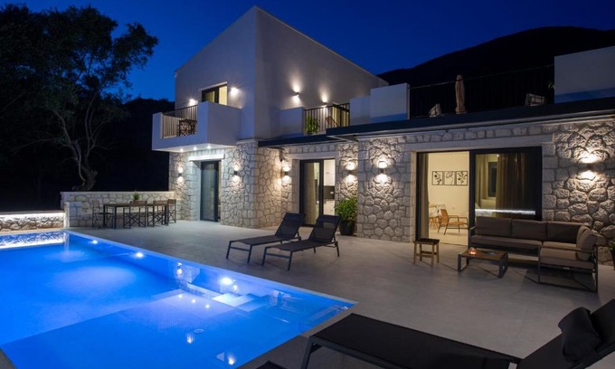 Nidri Villa | White River Villa