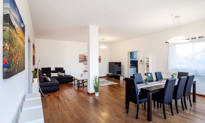 Perugia House | White Rose - 5 minutes from the Center with Garden and Private Parking