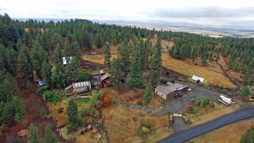 Fenn House | Whitebird Summit 5- room Lodge