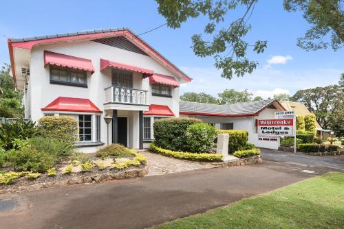 East Toowoomba Hotel | Whiteoaks Motel & Lodges