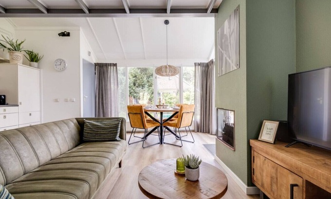 Zwiggelte House | Whitethroat I Calm Holiday Home with Convenient Outside Area