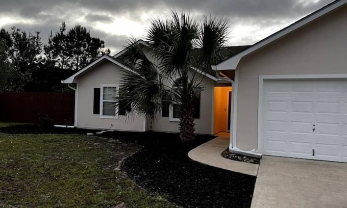 Kingsland House | Whole house Lakevw quiet NBHD near base.