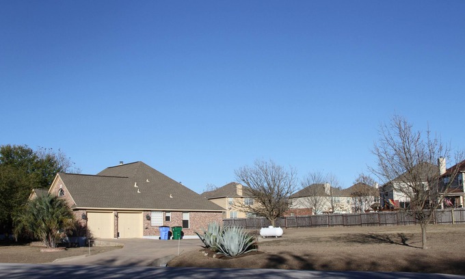 Pflugerville House | Whole house with a Texas sized lot