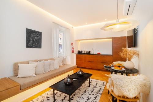 Alfama Apartment | WHome Lisbon Charm Walk to Graça Viewpoints