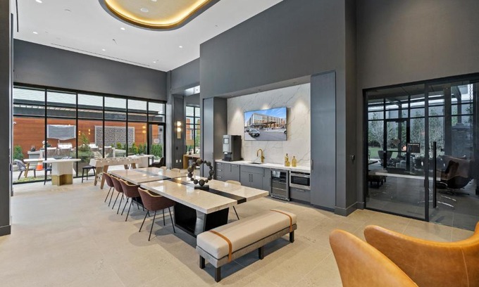 Town Center Apartment | WhyHotel by Placemakr, Columbia