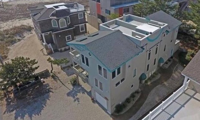 Harvey Cedars Condo | Wi/Fi. Streaming TV. Rooftop Deck. Outisde Shower. Deck. Oceanview. Balcony. Beach Chairs. Beach Badges. Pets Considered. Harvey Cedars, Dog Friendly, Steps to the beach 140085