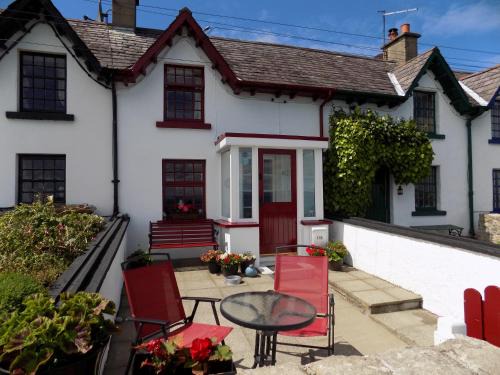 Newcastle House | Widows Row Cottage