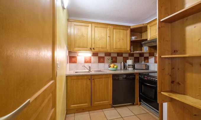 Lanslevillard Apartment | Wifi, 200m from ski slopes, fitness, sauna, balcony, parking, tv, ski locker, 98m², Val Cenis