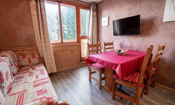 Valfrejus Apartment | Wifi, 20m from resort center, 5th floor, view mountain, tv, ski locker, 20m², Valfréjus