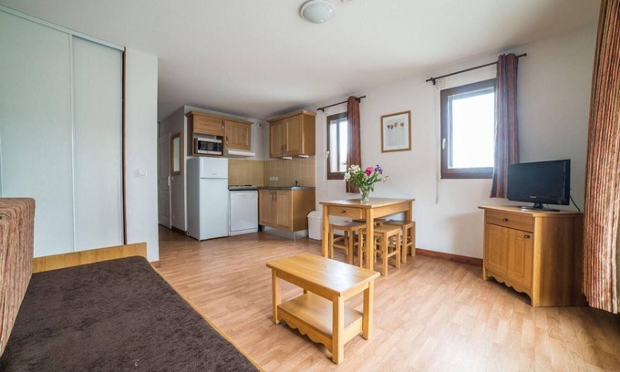 Les Bottieres Apartment | Wifi, fitness, swimming pool, terrace, balcony, parking, tv, ski locker, 28-30m², Les Bottières