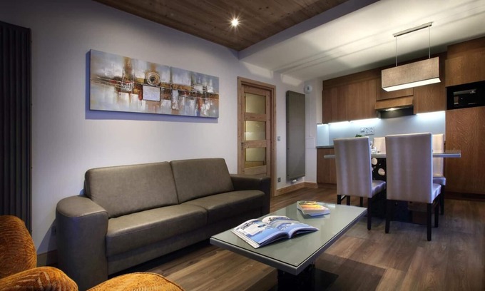 Eclose-Est Apartment | Wifi, fitness, swimming pool, sauna, hammam, balcony, tv, 63m², Alpe d'Huez