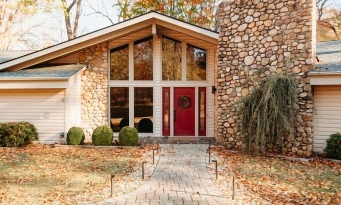 Moneta House | Wifi, Game Room, Great Family Getaway. Comm. Pool & Tennis