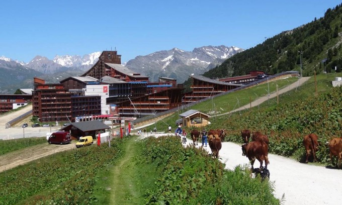 Arc-2000 Apartment | Wifi, ski-in/ski-out & foot of the slopes, fitness, swimming pool, balcony, parking, tv, ski locker