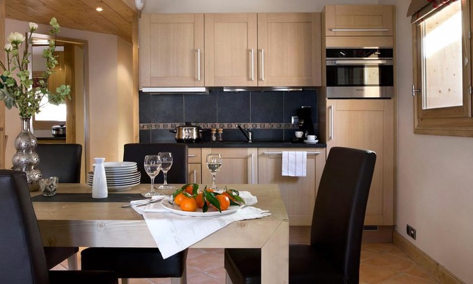Vallandry Apartment | Wifi, ski-in/ski-out & foot of the slopes, fitness, swimming pool, balcony, tv, ski locker, 55-65m²
