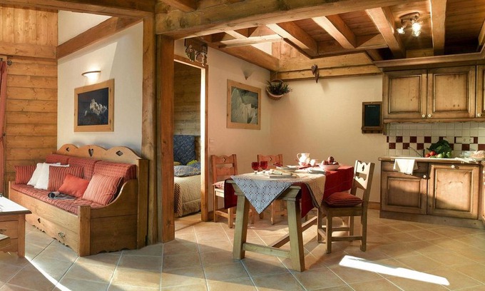 Vallandry Apartment | Wifi, ski-in/ski-out & foot of the slopes, fitness, swimming pool, balcony, tv, ski locker, 45-50m²