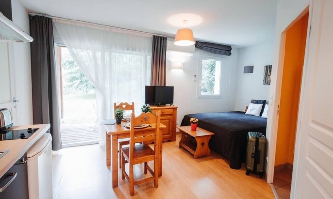 Ax-les-Thermes Apartment | Wifi, swimming pool, terrace, balcony, parking, tv, ski locker, 23m², Ax-Les-Thermes