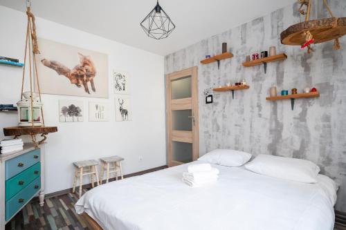 Baluty Apartment | Wild and Free Urban Jungle Apartment by BookingHost