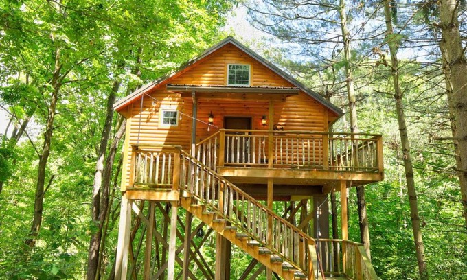 Millersburg House | Wild Cherry Treehouse by Amish Country Lodging